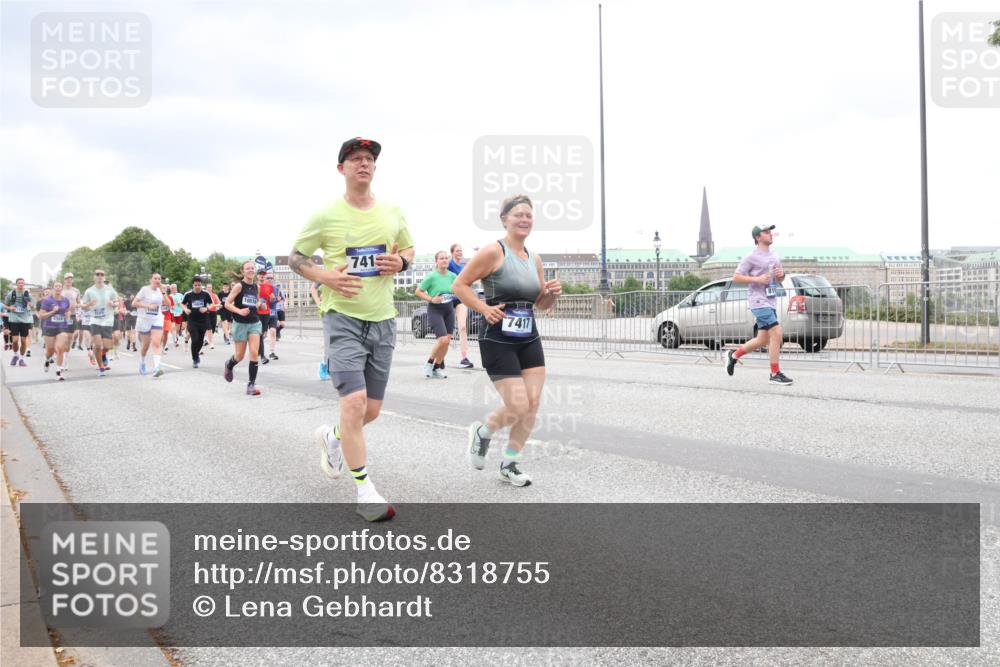 29.06.2025 - hella hamburg halbmarathon Lena Gebhardt http://msf.ph/oto/8318755 29.06.2025 10:57:06 Lombardsbrücke 7415, 7417, 1207, 2041, 2370, 2871, 2887, 2932, 2991, 3195, 3348, 3387, 3418, 3470, 3485, 3516, 3517, 3614, 3723, 3851, 4086, 4094, 4106, 4118, 4241, 4485, 4568, 4569, 4611, 4998, 5057, 5316, 5589, 5639, 5738, 5911, 5944, 6053, 6284, 6348, 6349, 6832, 6981, 7381, 7416, 7417, 7592, 7728, 7787, 7964, 8039, 8150, 8197, 8224, 8287, 8546, 8552, 8679, 8851, 8853, 9110, 9172, 9210, 9298, 9299, 9910 meine-sportfotos.de