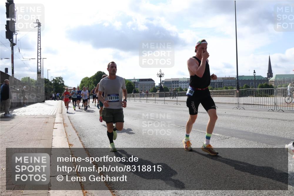 29.06.2025 - hella hamburg halbmarathon Lena Gebhardt http://msf.ph/oto/8318815 29.06.2025 09:47:49 Lombardsbrücke 18159, 98, 1002, 1164, 1217, 1562, 2121, 2196, 2228, 2296, 2404, 2714, 2851, 3783, 4246, 4602, 5092, 5923, 5961, 6990, 8084, 8362, 8395, 8901, 9171, 9178, 9944, 10384, 10900, 10968, 11019, 11559, 11745, 11806, 12137, 12290, 12462, 12704, 12751, 12865, 13029, 13419, 13514, 13798, 13854, 14387, 14459, 14601, 14934, 14952, 15015, 15261, 15415, 15701, 15965, 16123, 16158, 16964, 17154, 18419 meine-sportfotos.de