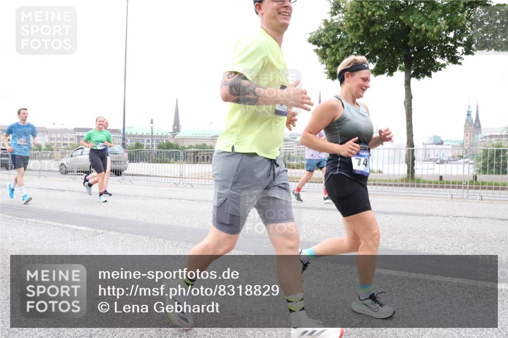 29.06.2025 - hella hamburg halbmarathon Lena Gebhardt http://msf.ph/oto/8318829 29.06.2025 10:57:07 Lombardsbrücke 12828, 1045, 74, 1207, 2041, 2370, 2871, 2932, 3195, 3348, 3387, 3418, 3470, 3485, 3516, 3517, 3723, 3851, 4086, 4094, 4106, 4118, 4180, 4241, 4485, 4568, 4569, 4611, 4998, 5057, 5316, 5589, 5639, 5738, 5911, 5944, 6053, 6284, 6348, 6349, 6832, 6981, 7381, 7416, 7417, 7592, 7728, 7787, 7964, 8039, 8150, 8197, 8224, 8287, 8546, 8552, 8679, 8851, 8853, 9110, 9172, 9210, 9298, 9299 meine-sportfotos.de