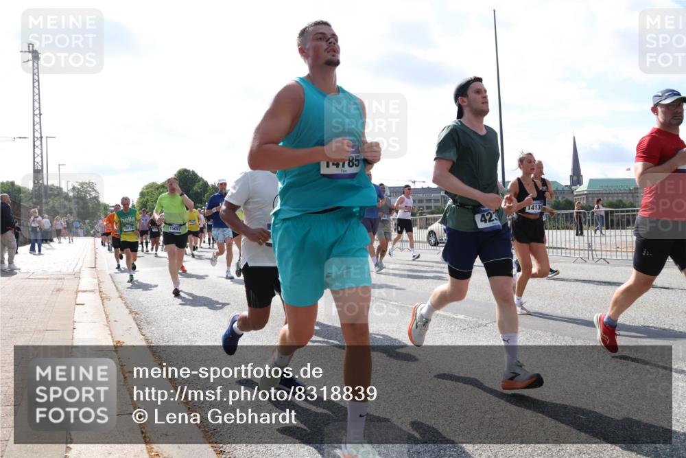 29.06.2025 - hella hamburg halbmarathon Lena Gebhardt http://msf.ph/oto/8318839 29.06.2025 10:00:03 Lombardsbrücke 19178, 15097, 14785, 423, 1413, 1006, 1125, 1180, 1239, 1264, 1334, 1526, 1834, 1914, 1955, 2099, 2159, 2348, 2364, 2391, 2432, 2447, 2582, 2584, 2676, 2677, 2730, 2910, 3177, 3181, 3279, 3668, 3836, 3861, 3898, 4013, 4231, 4426, 4632, 4772, 4796, 4837, 5015, 5134, 5272, 5277, 5341, 5728, 6082, 6084, 6104, 6174, 6201, 6202, 6260, 6462, 6581, 6587, 8330, 9142, 9907, 9984, 10031, 11039, 11568, 11844 meine-sportfotos.de