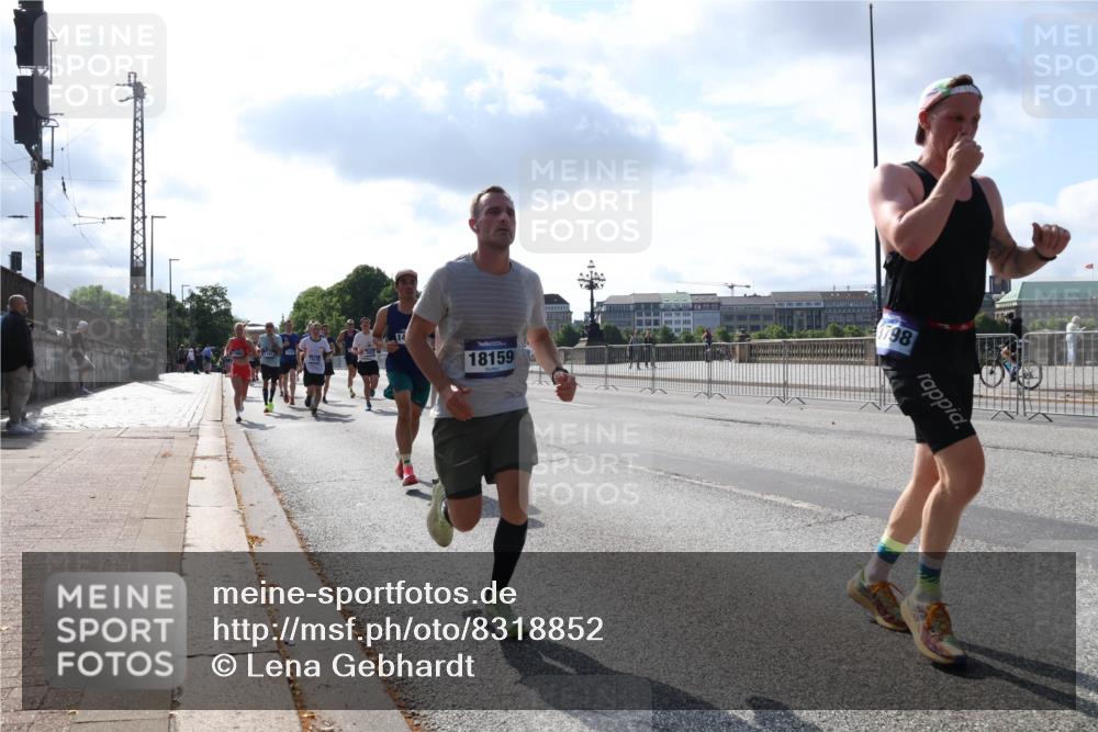 29.06.2025 - hella hamburg halbmarathon Lena Gebhardt http://msf.ph/oto/8318852 29.06.2025 09:47:49 Lombardsbrücke 18159, 3798, 155355, 1002, 1164, 1217, 1562, 2121, 2196, 2228, 2296, 2404, 2714, 2851, 3783, 4246, 4602, 5092, 5923, 5961, 6990, 8084, 8362, 8395, 8901, 9171, 9178, 9944, 10384, 10900, 10968, 11019, 11559, 11745, 11806, 12137, 12290, 12462, 12704, 12751, 12865, 13029, 13419, 13514, 13798, 13854, 14387, 14459, 14601, 14934, 14952, 15015, 15261, 15415, 15701, 15965, 16123, 16158, 16964, 17154, 18419 meine-sportfotos.de