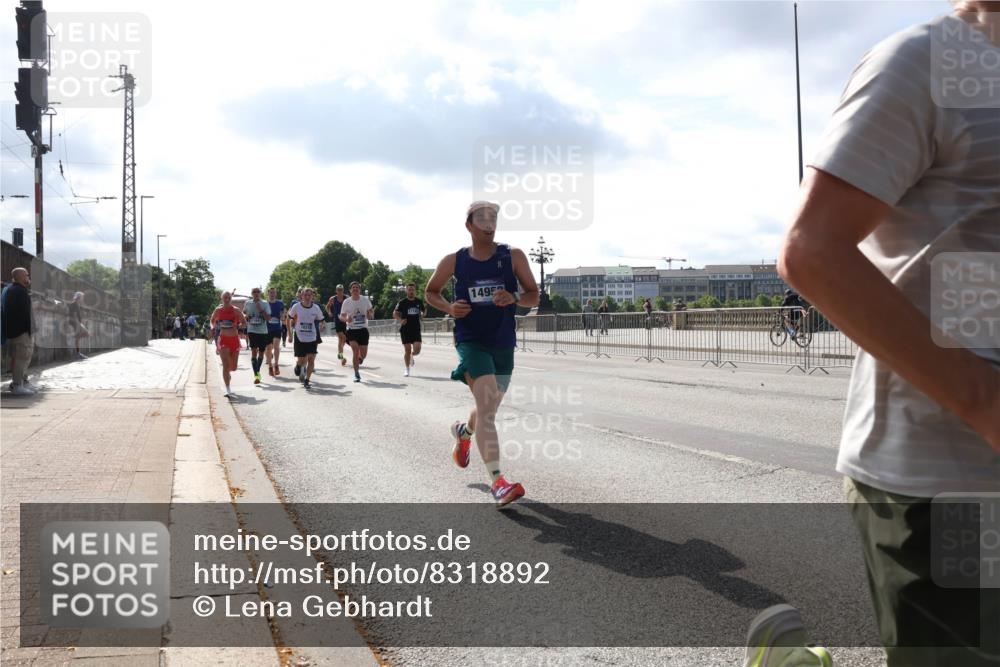 29.06.2025 - hella hamburg halbmarathon Lena Gebhardt http://msf.ph/oto/8318892 29.06.2025 09:47:50 Lombardsbrücke 14952, 1164, 1217, 1562, 2121, 2196, 2296, 2404, 2714, 2851, 3783, 4246, 4602, 5092, 5923, 5961, 6990, 8084, 8362, 8395, 8901, 9171, 9178, 9944, 10384, 10900, 10968, 11019, 11202, 11227, 11559, 11745, 11806, 12137, 12290, 12462, 12704, 12751, 12865, 13029, 13419, 13514, 13798, 13854, 14387, 14459, 14601, 14934, 14952, 15015, 15261, 15415, 15701, 15965, 16123, 16158, 16964, 17154, 18419 meine-sportfotos.de