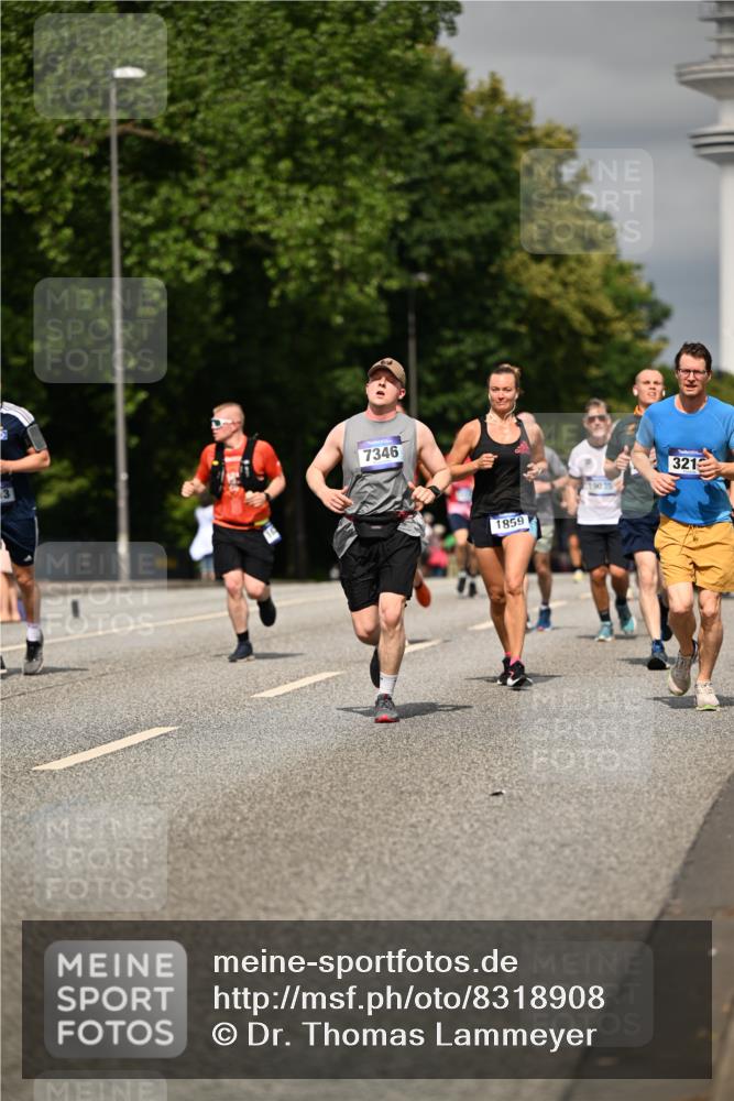 29.06.2025 - hella hamburg halbmarathon Dr. Thomas Lammeyer http://msf.ph/oto/8318908 29.06.2025 10:17:20 Kennedybrücke 1007, 1328, 1859, 2055, 2359, 2961, 2987, 3218, 3729, 4554, 4950, 5232, 5597, 5598, 6026, 6207, 7346, 7460, 8115, 8279, 8913, 9128, 9527, 10581 meine-sportfotos.de