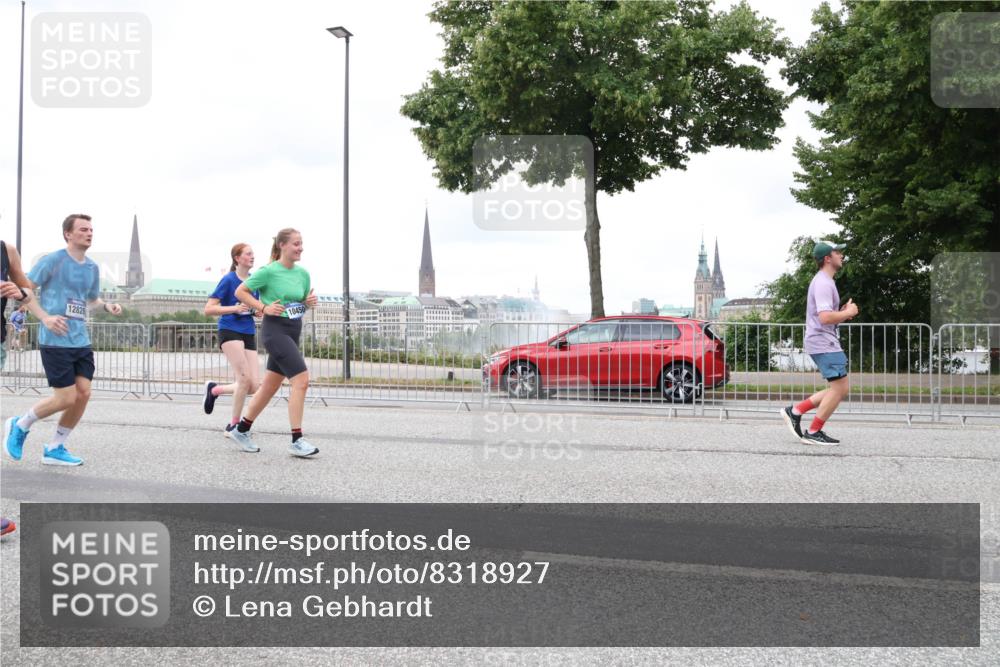 29.06.2025 - hella hamburg halbmarathon Lena Gebhardt http://msf.ph/oto/8318927 29.06.2025 10:57:08 Lombardsbrücke 12828, 10450, 1207, 2041, 2370, 2871, 2932, 3195, 3348, 3387, 3388, 3418, 3470, 3485, 3516, 3517, 3723, 3851, 4086, 4094, 4106, 4118, 4180, 4241, 4485, 4568, 4569, 4611, 4998, 5057, 5316, 5589, 5639, 5738, 5911, 5944, 6053, 6284, 6348, 6349, 6832, 6981, 7381, 7416, 7417, 7592, 7728, 7787, 7964, 8039, 8150, 8197, 8224, 8287, 8540, 8546, 8552, 8679, 8851, 8853, 9110, 9172, 9210, 9298, 9299 meine-sportfotos.de