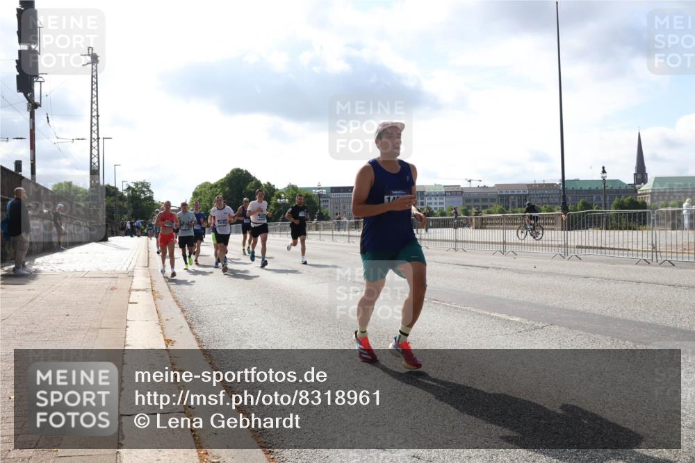 29.06.2025 - hella hamburg halbmarathon Lena Gebhardt http://msf.ph/oto/8318961 29.06.2025 09:47:50 Lombardsbrücke 14, 1164, 1217, 1562, 2121, 2196, 2296, 2404, 2714, 2851, 3783, 4246, 4602, 5092, 5923, 5961, 6990, 8084, 8362, 8395, 8901, 9171, 9178, 9944, 10384, 10900, 10968, 11019, 11202, 11227, 11559, 11745, 11806, 12137, 12290, 12462, 12704, 12751, 12865, 13029, 13419, 13514, 13798, 13854, 14387, 14459, 14601, 14934, 14952, 15015, 15261, 15415, 15701, 15965, 16123, 16158, 16964, 17154, 18419 meine-sportfotos.de