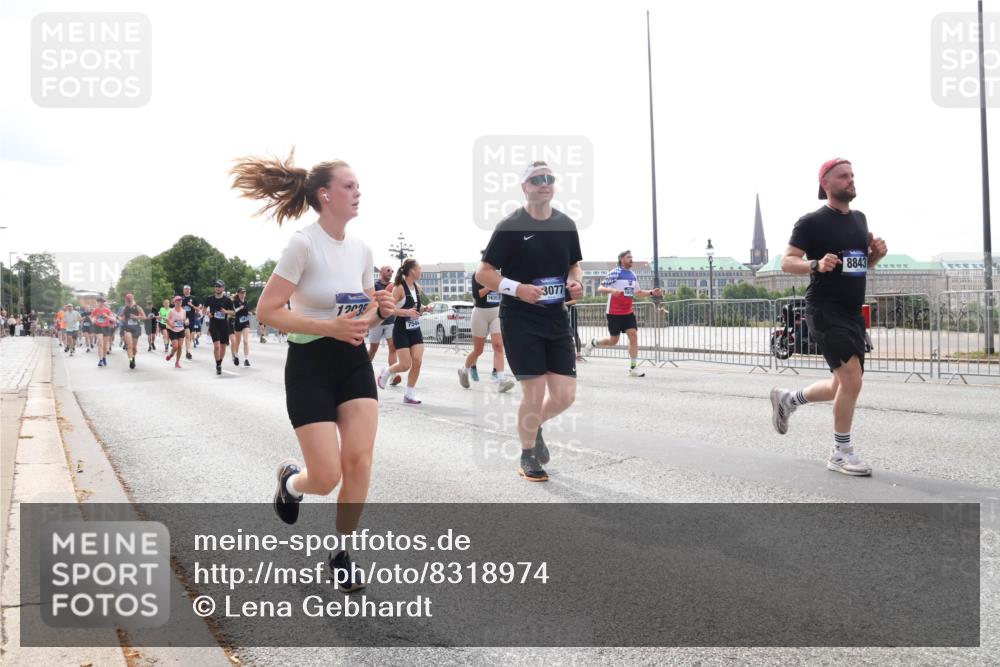 29.06.2025 - hella hamburg halbmarathon Lena Gebhardt http://msf.ph/oto/8318974 29.06.2025 10:37:32 Lombardsbrücke 12035, 16300, 3077, 8843, 754, 1022, 1276, 1337, 1475, 1597, 1819, 2016, 2031, 2072, 2104, 2199, 2272, 2480, 2486, 2640, 2853, 3127, 3230, 3633, 3714, 4097, 4347, 4733, 5146, 5171, 5186, 5522, 5560, 5790, 5875, 5940, 6172, 6243, 6584, 6804, 6821, 6955, 7085, 7124, 7235, 7321, 7350, 7544, 7707, 7777, 7823, 8257, 8258, 8811, 8843, 9054, 9055, 9247, 9288, 9524, 9895, 10159, 10506, 12123, 12254, 12472, 12824, 16680, 17798 meine-sportfotos.de
