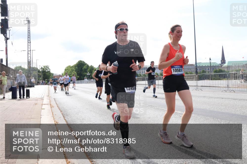 29.06.2025 - hella hamburg halbmarathon Lena Gebhardt http://msf.ph/oto/8318985 29.06.2025 10:12:42 Lombardsbrücke 12456, 10581, 1020, 1051, 1249, 1610, 1785, 1850, 1851, 1939, 2531, 2661, 2891, 2942, 2963, 2964, 3182, 3248, 3262, 3746, 4453, 4499, 4532, 4554, 5150, 5166, 5176, 5597, 5598, 6207, 6822, 6871, 6966, 7014, 7907, 8917, 8971, 9254, 9405, 10067, 10402, 10581, 10685, 11025, 11509, 11720, 12456, 13566, 13816, 14404, 14540, 14863, 14868, 14869, 15012, 15369, 15531, 16323, 16379, 16473, 16826, 16911, 17061, 17994, 18178, 18493, 18530 meine-sportfotos.de