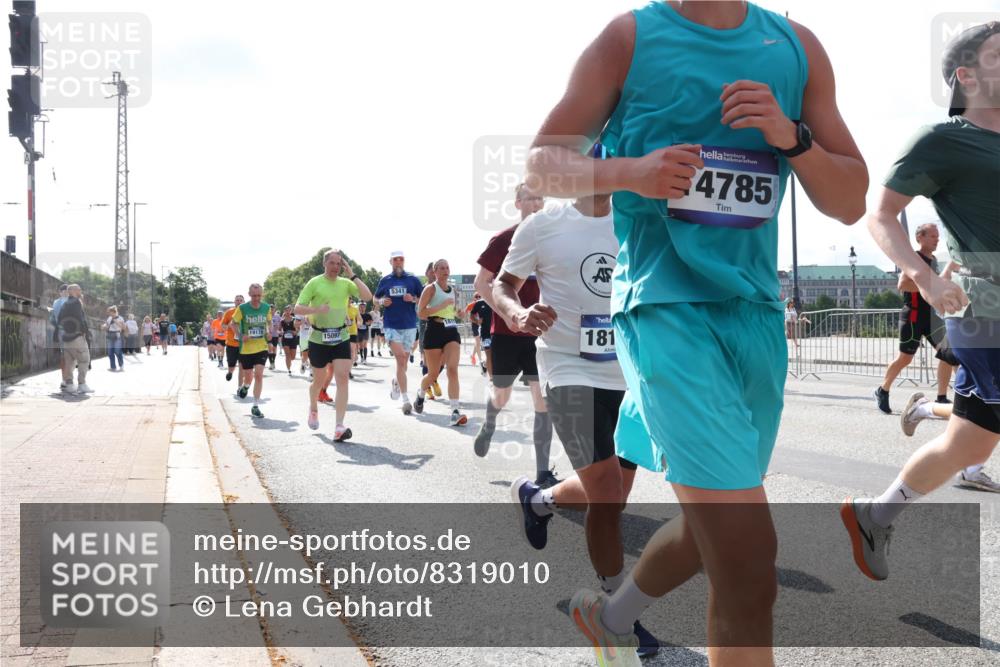29.06.2025 - hella hamburg halbmarathon Lena Gebhardt http://msf.ph/oto/8319010 29.06.2025 10:00:04 Lombardsbrücke 19178, 15097, 5341, 181, 4785, 1006, 1019, 1125, 1180, 1239, 1264, 1526, 1834, 1914, 1955, 2027, 2086, 2099, 2159, 2348, 2364, 2391, 2432, 2447, 2582, 2584, 2606, 2652, 2676, 2677, 2730, 2910, 3177, 3181, 3279, 3668, 3836, 3861, 3898, 4013, 4231, 4426, 4632, 4772, 4796, 4837, 5015, 5134, 5272, 5277, 5341, 5728, 6082, 6084, 6104, 6174, 6201, 6202, 6260, 6462, 6470, 6581, 6587, 8330, 9142, 9984, 10031, 11039, 11568, 11844 meine-sportfotos.de