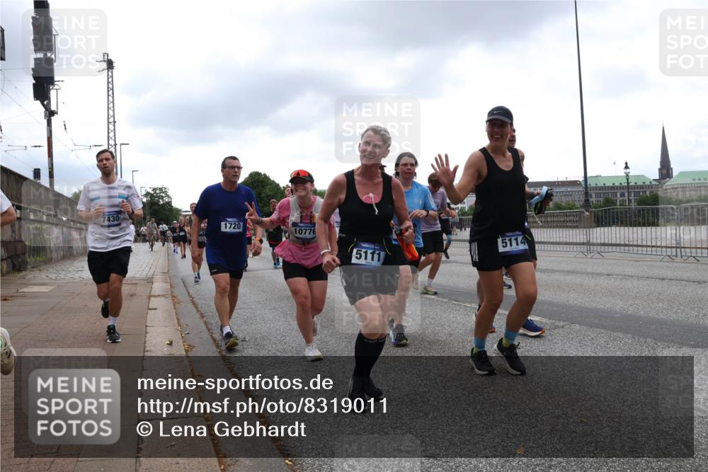 29.06.2025 - hella hamburg halbmarathon Lena Gebhardt http://msf.ph/oto/8319011 29.06.2025 10:47:14 Lombardsbrücke 7430, 1720, 10776, 5111, 5114, 1073, 1185, 1286, 1363, 1434, 1463, 1523, 1593, 1607, 1704, 1720, 1961, 2148, 2211, 2320, 2327, 2407, 2537, 2555, 2556, 2665, 2981, 2994, 3339, 3406, 3407, 3823, 4184, 4239, 4325, 4483, 4806, 4895, 4974, 4975, 5111, 5114, 5700, 5796, 5895, 5953, 6255, 6256, 6485, 6496, 6740, 6879, 6995, 7073, 7403, 7412, 7430, 7431, 7630, 7631, 7827, 8105, 8131, 8270, 8486, 8553, 8684, 8706, 8915, 8953, 8967, 9018, 11458, 11738 meine-sportfotos.de
