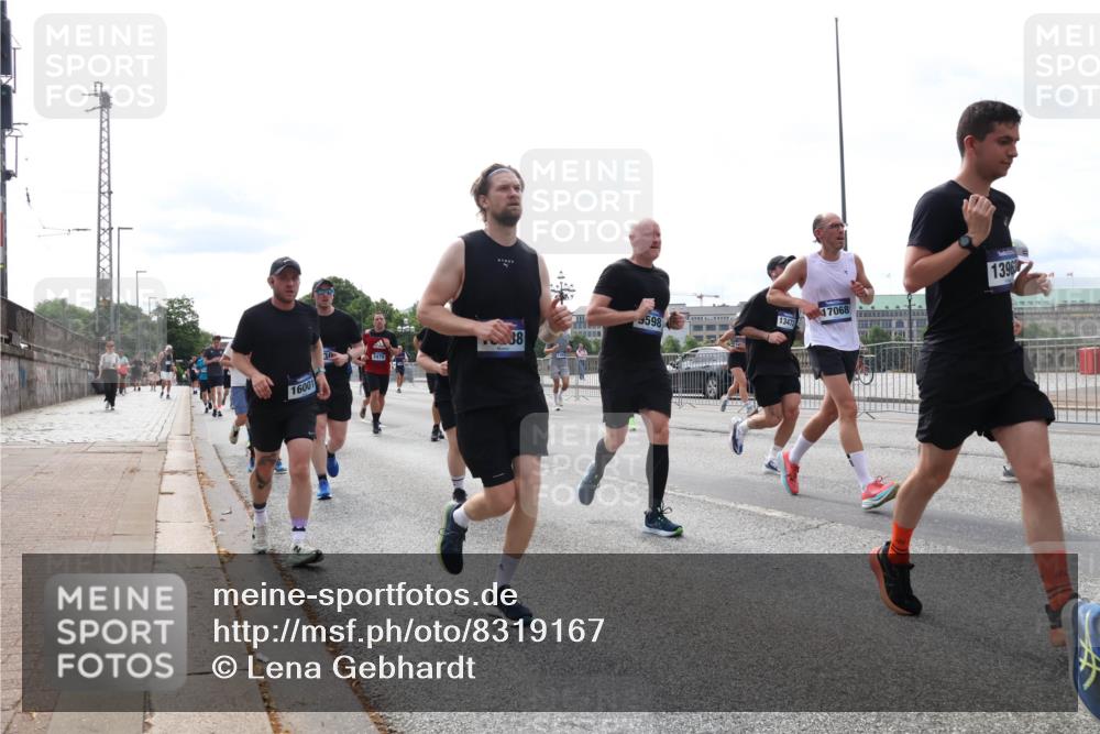 29.06.2025 - hella hamburg halbmarathon Lena Gebhardt http://msf.ph/oto/8319167 29.06.2025 10:22:38 Lombardsbrücke 16001, 2479, 598, 38, 13472, 17068, 1396, 106, 1029, 1187, 1419, 1598, 2022, 2063, 2294, 2351, 2479, 2766, 2886, 3003, 3108, 3430, 3457, 3511, 3600, 3601, 3910, 3946, 4113, 4114, 4131, 4366, 4556, 4559, 4829, 4969, 4970, 5079, 5223, 5343, 5629, 5798, 5838, 6030, 6048, 6049, 6303, 6307, 6347, 6820, 6826, 6899, 6977, 7097, 7188, 7190, 7276, 7529, 7794, 7925, 8355, 8511, 8855, 8884, 8931, 8954, 9256, 10826, 12190, 13921, 14525, 14801 meine-sportfotos.de