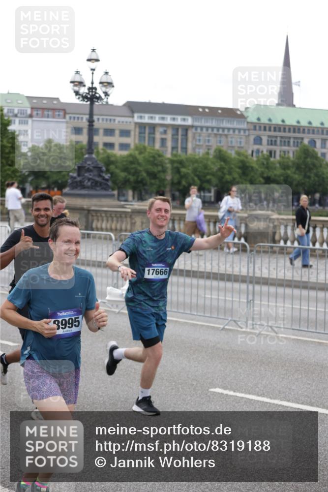 29.06.2025 - hella hamburg halbmarathon Jannik Wohlers http://msf.ph/oto/8319188 29.06.2025 10:39:10 Lombardsbrücke 2578, 2976, 3353, 4298, 4603, 4609, 4855, 5045, 5701, 6321, 6342, 6343, 6427, 6428, 6719, 6726, 6748, 7053, 7125, 7199, 7501, 7684, 8203, 8995, 9569, 9698, 9747, 9777, 10512, 10626, 10627, 10666, 10833, 10849, 10888, 11461, 12150, 12217, 12680, 13178, 13495, 13519, 14111, 14114, 14299, 14674, 15265, 15433, 15494, 15536, 16178, 17379, 17407, 17666, 17695, 18944 meine-sportfotos.de