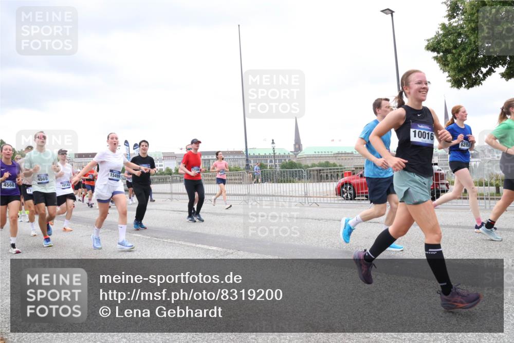 29.06.2025 - hella hamburg halbmarathon Lena Gebhardt http://msf.ph/oto/8319200 29.06.2025 10:57:09 Lombardsbrücke 4568, 4569, 10142, 15499, 10016, 6284, 1207, 2041, 2370, 2871, 2932, 3195, 3348, 3387, 3388, 3418, 3470, 3485, 3516, 3517, 3723, 3851, 4086, 4094, 4106, 4118, 4180, 4241, 4485, 4568, 4569, 4611, 4998, 5057, 5316, 5589, 5639, 5738, 5944, 6053, 6284, 6348, 6349, 6832, 6981, 7381, 7416, 7417, 7592, 7728, 7787, 7964, 8039, 8150, 8197, 8224, 8287, 8540, 8546, 8552, 8679, 8851, 8853, 9110, 9172, 9210, 9298, 9299 meine-sportfotos.de