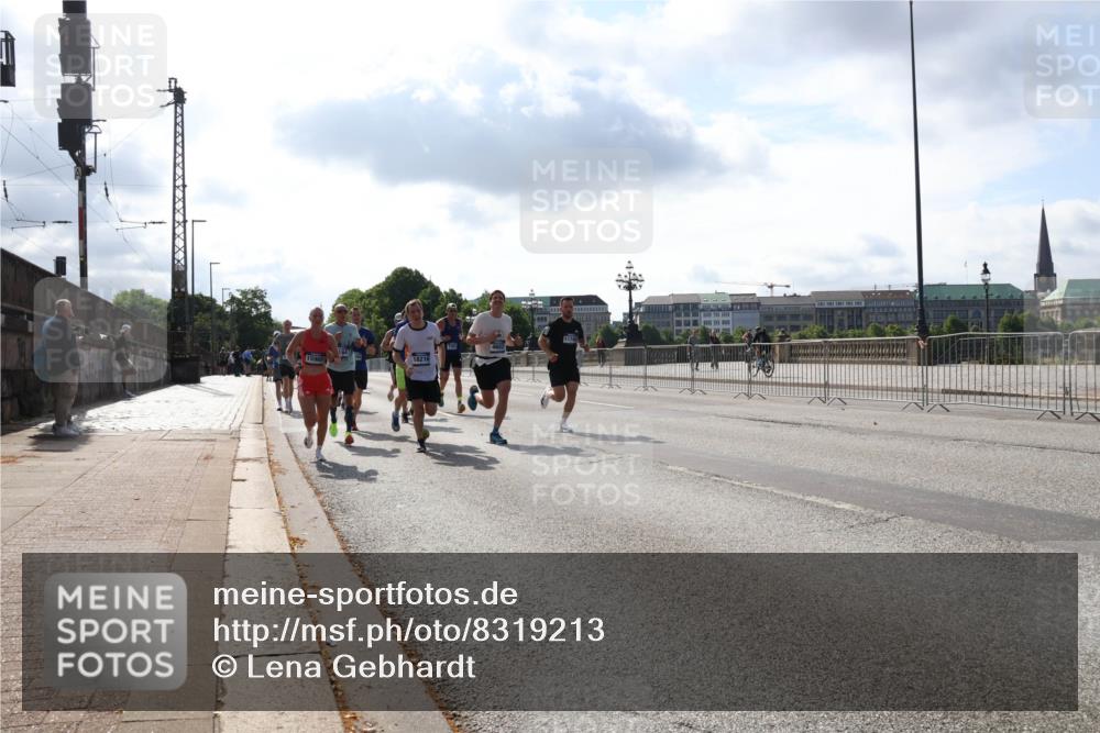 29.06.2025 - hella hamburg halbmarathon Lena Gebhardt http://msf.ph/oto/8319213 29.06.2025 09:47:51 Lombardsbrücke 18216, 1164, 1217, 1562, 2196, 2296, 2404, 2714, 2851, 3783, 4602, 5091, 5092, 5923, 5961, 6990, 8084, 8362, 8395, 8901, 9171, 9178, 9944, 10384, 10900, 10968, 11019, 11202, 11227, 11559, 11745, 11806, 12137, 12290, 12462, 12704, 12751, 12865, 13029, 13419, 13514, 13798, 13854, 14387, 14459, 14601, 14934, 14952, 15015, 15261, 15415, 15701, 15965, 16123, 16158, 16964, 17154, 18419 meine-sportfotos.de