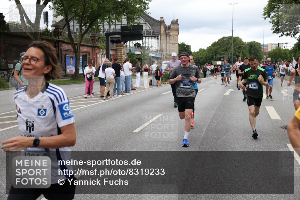 29.06.2025 - hella hamburg halbmarathon Yannick Fuchs http://msf.ph/oto/8319233 29.06.2025 10:50:55 20KM 1387, 1485, 2034, 2282, 2417, 2676, 3413, 3435, 3836, 4167, 4940, 5033, 5728, 6272, 6399, 6416, 6835, 7716, 8393, 8542, 8652, 8825, 9488, 9577, 9727, 9820, 9907, 9934, 10133, 10212, 11043, 11083, 11212, 11590, 11612, 11832, 12014, 12440, 12523, 13245, 13666, 13750, 13863, 14139, 14369, 14678, 15097, 15145, 15695, 15712, 15726, 16113, 16257, 16261, 16470, 16830, 16909, 17160, 17617, 17779, 17828, 17848, 18208, 18388, 18652, 19184 meine-sportfotos.de