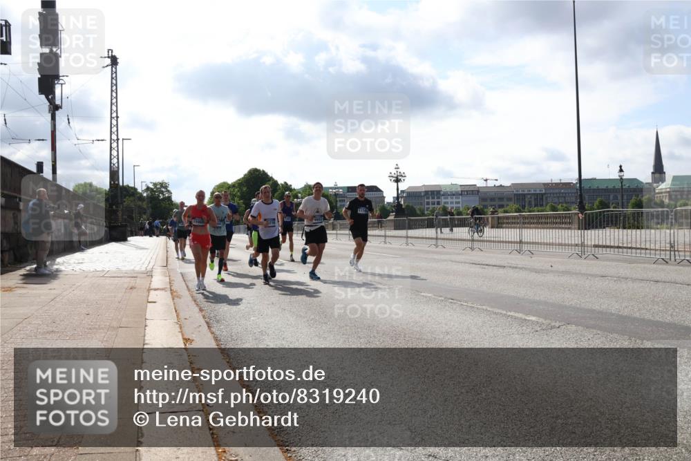 29.06.2025 - hella hamburg halbmarathon Lena Gebhardt http://msf.ph/oto/8319240 29.06.2025 09:47:51 Lombardsbrücke 4602, 1164, 1217, 1562, 2196, 2296, 2404, 2714, 2851, 3783, 4602, 5091, 5092, 5923, 5961, 6990, 8084, 8362, 8395, 8901, 9171, 9178, 9944, 10384, 10900, 10968, 11019, 11202, 11227, 11559, 11745, 11806, 12137, 12290, 12462, 12704, 12751, 12865, 13029, 13419, 13514, 13798, 13854, 14387, 14459, 14601, 14934, 14952, 15015, 15261, 15415, 15701, 15965, 16123, 16158, 16964, 17154, 18419 meine-sportfotos.de