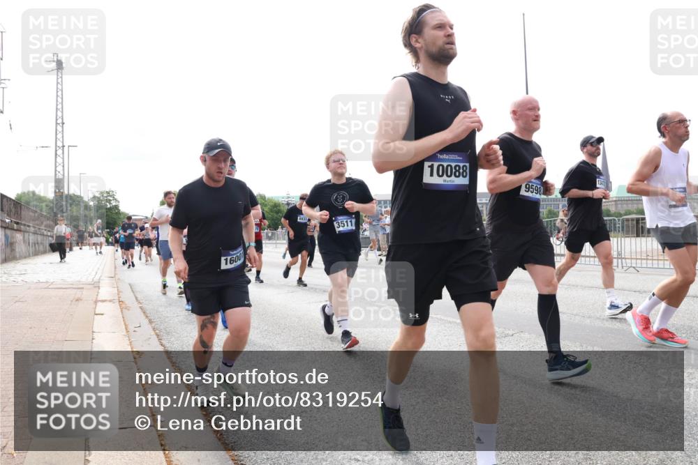 29.06.2025 - hella hamburg halbmarathon Lena Gebhardt http://msf.ph/oto/8319254 29.06.2025 10:22:39 Lombardsbrücke 1600, 8931, 3511, 10088, 9598, 13472, 1029, 1187, 1419, 1598, 2022, 2294, 2351, 2479, 2766, 2886, 3003, 3108, 3430, 3457, 3511, 3600, 3601, 3910, 3946, 4113, 4114, 4131, 4556, 4559, 4829, 4969, 4970, 5079, 5223, 5343, 5629, 5798, 5838, 6030, 6048, 6049, 6303, 6307, 6347, 6820, 6826, 6899, 6977, 7097, 7188, 7190, 7266, 7276, 7529, 7794, 7925, 8355, 8511, 8855, 8884, 8931, 9256, 10826, 12190, 13921, 14525, 14801 meine-sportfotos.de