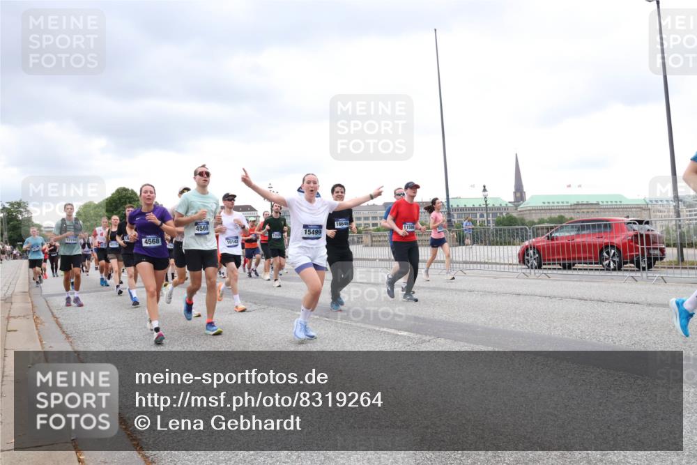 29.06.2025 - hella hamburg halbmarathon Lena Gebhardt http://msf.ph/oto/8319264 29.06.2025 10:57:09 Lombardsbrücke 4569, 13194, 18, 4568, 10142, 16646, 15499, 1207, 2041, 2370, 2871, 2932, 3195, 3348, 3387, 3388, 3418, 3470, 3485, 3516, 3517, 3723, 3851, 4086, 4094, 4106, 4118, 4180, 4241, 4485, 4568, 4569, 4611, 4998, 5057, 5316, 5589, 5639, 5738, 5944, 6053, 6284, 6348, 6349, 6832, 6981, 7381, 7416, 7417, 7592, 7728, 7787, 7964, 8039, 8150, 8197, 8224, 8287, 8540, 8546, 8552, 8679, 8851, 8853, 9110, 9172, 9210, 9298, 9299 meine-sportfotos.de