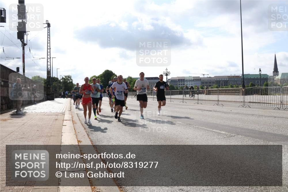 29.06.2025 - hella hamburg halbmarathon Lena Gebhardt http://msf.ph/oto/8319277 29.06.2025 09:47:51 Lombardsbrücke 15965, 18216, 4602, 1164, 1217, 1562, 2196, 2296, 2404, 2714, 2851, 3783, 4602, 5091, 5092, 5923, 5961, 6990, 8084, 8362, 8395, 8901, 9171, 9178, 9944, 10384, 10900, 10968, 11019, 11202, 11227, 11559, 11745, 11806, 12137, 12290, 12462, 12704, 12751, 12865, 13029, 13419, 13514, 13798, 13854, 14387, 14459, 14601, 14934, 14952, 15015, 15261, 15415, 15701, 15965, 16123, 16158, 16964, 17154, 18419 meine-sportfotos.de