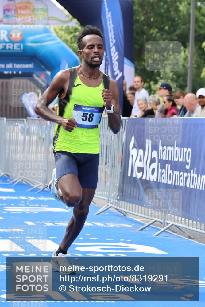 29.06.2025 - hella hamburg halbmarathon Strokosch-Dieckow http://msf.ph/oto/8319291 29.06.2025 10:04:32 Ziel 58, 59 meine-sportfotos.de