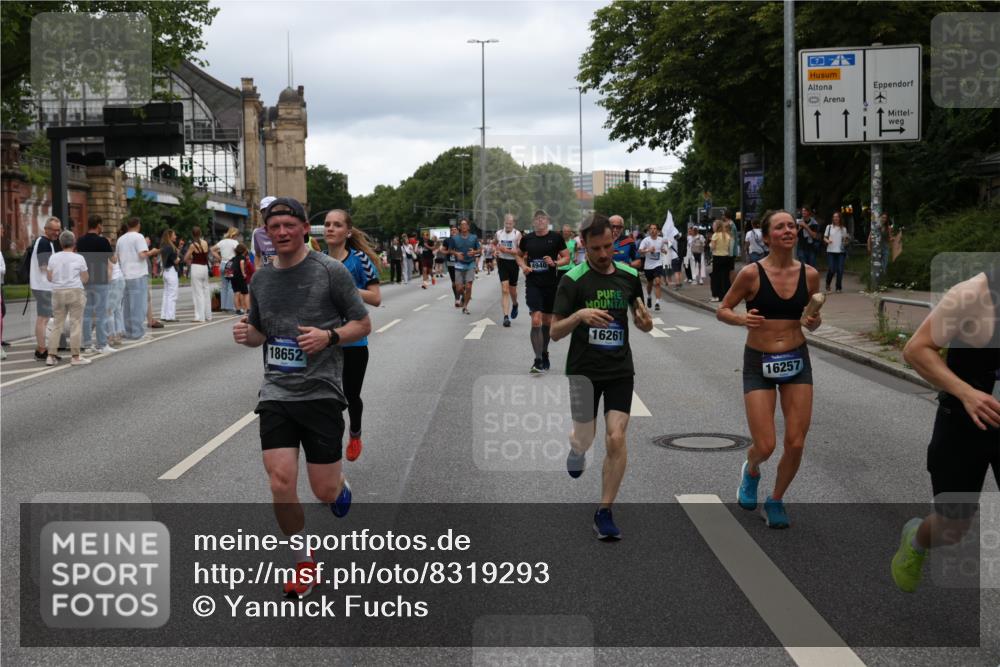29.06.2025 - hella hamburg halbmarathon Yannick Fuchs http://msf.ph/oto/8319293 29.06.2025 10:50:55 20KM 1387, 1485, 2034, 2282, 2417, 2676, 3413, 3435, 3836, 4167, 4940, 5033, 5728, 6272, 6399, 6416, 6835, 7716, 8393, 8542, 8652, 8825, 9488, 9577, 9727, 9820, 9907, 9934, 10133, 10212, 11043, 11083, 11212, 11590, 11612, 11832, 12014, 12440, 12523, 13245, 13666, 13750, 13863, 14139, 14369, 14678, 15097, 15145, 15695, 15712, 15726, 16113, 16257, 16261, 16470, 16830, 16909, 17160, 17617, 17779, 17828, 17848, 18208, 18388, 18652, 19184 meine-sportfotos.de
