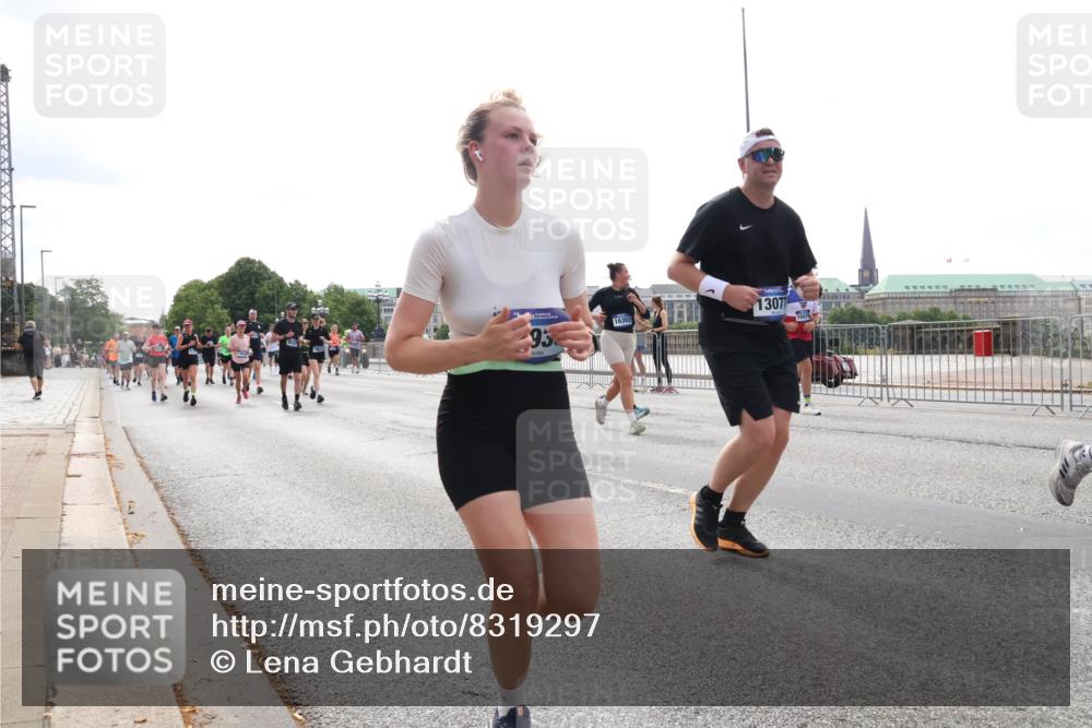 29.06.2025 - hella hamburg halbmarathon Lena Gebhardt http://msf.ph/oto/8319297 29.06.2025 10:37:32 Lombardsbrücke 1022, 1276, 1337, 1475, 1597, 1819, 2016, 2031, 2072, 2104, 2199, 2272, 2480, 2486, 2640, 2853, 3127, 3230, 3633, 3714, 4097, 4347, 4733, 5146, 5171, 5186, 5522, 5560, 5790, 5875, 5940, 6172, 6243, 6584, 6804, 6821, 6955, 7085, 7124, 7235, 7321, 7350, 7544, 7707, 7777, 7823, 8257, 8258, 8811, 8843, 9054, 9055, 9247, 9288, 9524, 9895, 10159, 10506, 12123, 12254, 12472, 12824, 16680, 17798 meine-sportfotos.de