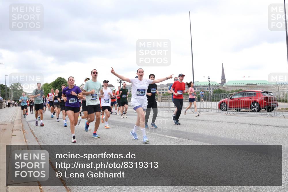 29.06.2025 - hella hamburg halbmarathon Lena Gebhardt http://msf.ph/oto/8319313 29.06.2025 10:57:10 Lombardsbrücke 13194, 8039, 4568, 4569, 1282, 10142, 15499, 16646, 11586, 1207, 2041, 2370, 2871, 2932, 3195, 3348, 3387, 3388, 3418, 3470, 3485, 3516, 3517, 3723, 3851, 4086, 4094, 4106, 4118, 4180, 4241, 4485, 4568, 4569, 4611, 4998, 5057, 5316, 5589, 5639, 5738, 5944, 6053, 6284, 6348, 6349, 6832, 6981, 7381, 7416, 7417, 7592, 7728, 7787, 7964, 8039, 8150, 8197, 8224, 8287, 8540, 8546, 8552, 8679, 8851, 8853, 9110, 9298, 9299 meine-sportfotos.de