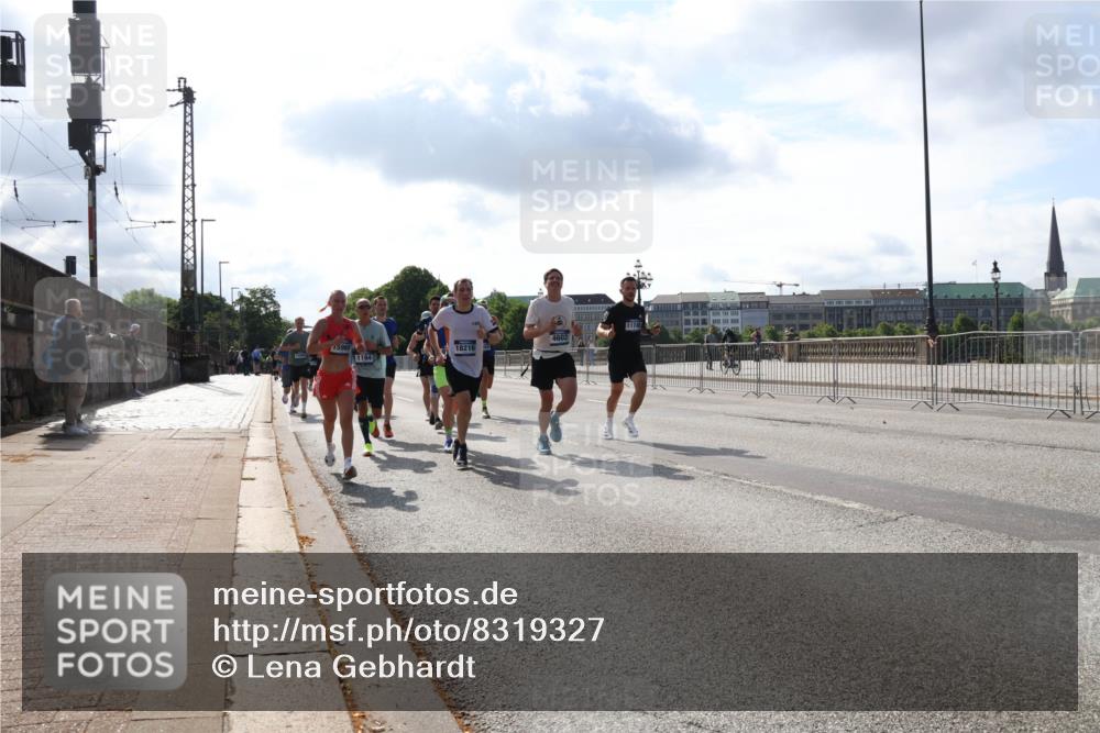 29.06.2025 - hella hamburg halbmarathon Lena Gebhardt http://msf.ph/oto/8319327 29.06.2025 09:47:51 Lombardsbrücke 4602, 15965, 18216, 1164, 11745, 1164, 1217, 1562, 2196, 2296, 2404, 2714, 2851, 3783, 4602, 5091, 5092, 5923, 5961, 6990, 8084, 8362, 8395, 8901, 9171, 9178, 9944, 10384, 10900, 10968, 11019, 11202, 11227, 11559, 11745, 11806, 12137, 12290, 12462, 12704, 12751, 12865, 13029, 13419, 13514, 13798, 13854, 14387, 14459, 14601, 14934, 14952, 15015, 15261, 15415, 15701, 15965, 16123, 16158, 16964, 17154, 18419 meine-sportfotos.de