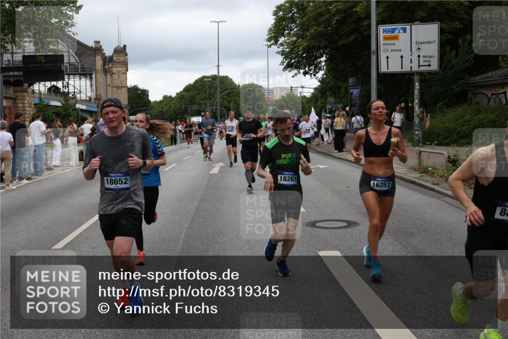 29.06.2025 - hella hamburg halbmarathon Yannick Fuchs http://msf.ph/oto/8319345 29.06.2025 10:50:55 20KM 1387, 1485, 2034, 2282, 2417, 2676, 3413, 3435, 3836, 4167, 4940, 5033, 5728, 6272, 6399, 6416, 6835, 7716, 8393, 8542, 8652, 8825, 9488, 9577, 9727, 9820, 9907, 9934, 10133, 10212, 11043, 11083, 11212, 11590, 11612, 11832, 12014, 12440, 12523, 13245, 13666, 13750, 13863, 14139, 14369, 14678, 15097, 15145, 15695, 15712, 15726, 16113, 16257, 16261, 16470, 16830, 16909, 17160, 17617, 17779, 17828, 17848, 18208, 18388, 18652, 19184 meine-sportfotos.de