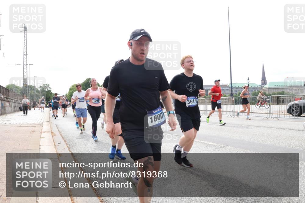 29.06.2025 - hella hamburg halbmarathon Lena Gebhardt http://msf.ph/oto/8319368 29.06.2025 10:22:39 Lombardsbrücke 17553, 1003, 16001, 3511, 1029, 1187, 1419, 1598, 2022, 2294, 2351, 2479, 2766, 2886, 3003, 3108, 3430, 3457, 3511, 3600, 3601, 3910, 3946, 4113, 4114, 4131, 4556, 4559, 4829, 4969, 4970, 5079, 5223, 5343, 5629, 5798, 5838, 6030, 6048, 6049, 6303, 6307, 6347, 6820, 6826, 6899, 6977, 7097, 7188, 7190, 7266, 7276, 7529, 7794, 7925, 8355, 8511, 8855, 8884, 8931, 9256, 10826, 12190, 13921, 14525, 14801 meine-sportfotos.de