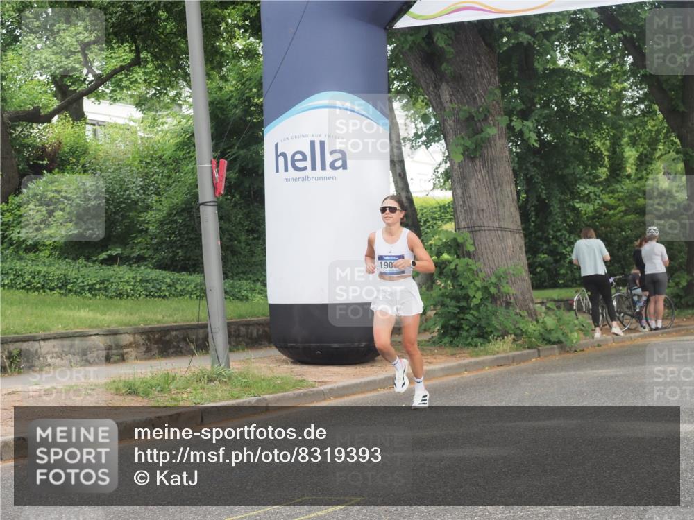 29.06.2025 - hella hamburg halbmarathon KatJ http://msf.ph/oto/8319393 29.06.2025 10:16:15 Zwischen KM18-KM19  meine-sportfotos.de