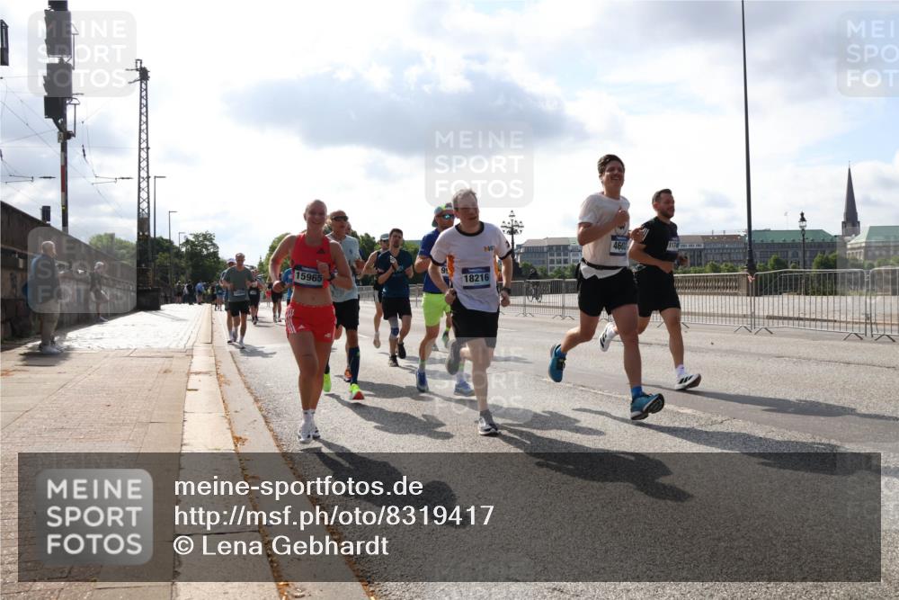 29.06.2025 - hella hamburg halbmarathon Lena Gebhardt http://msf.ph/oto/8319417 29.06.2025 09:47:52 Lombardsbrücke 15965, 18216, 4602, 1174, 1164, 1217, 1562, 2196, 2296, 2404, 2714, 2851, 3783, 4602, 5091, 5092, 5315, 5923, 6684, 6990, 8084, 8362, 8395, 8901, 9171, 9178, 9944, 10384, 10900, 10968, 11019, 11202, 11227, 11559, 11745, 12290, 12462, 12704, 12751, 12865, 13029, 13419, 13514, 13798, 13854, 14387, 14459, 14601, 14934, 14952, 15015, 15261, 15415, 15701, 15965, 16123, 16158, 16964, 17154, 18419 meine-sportfotos.de