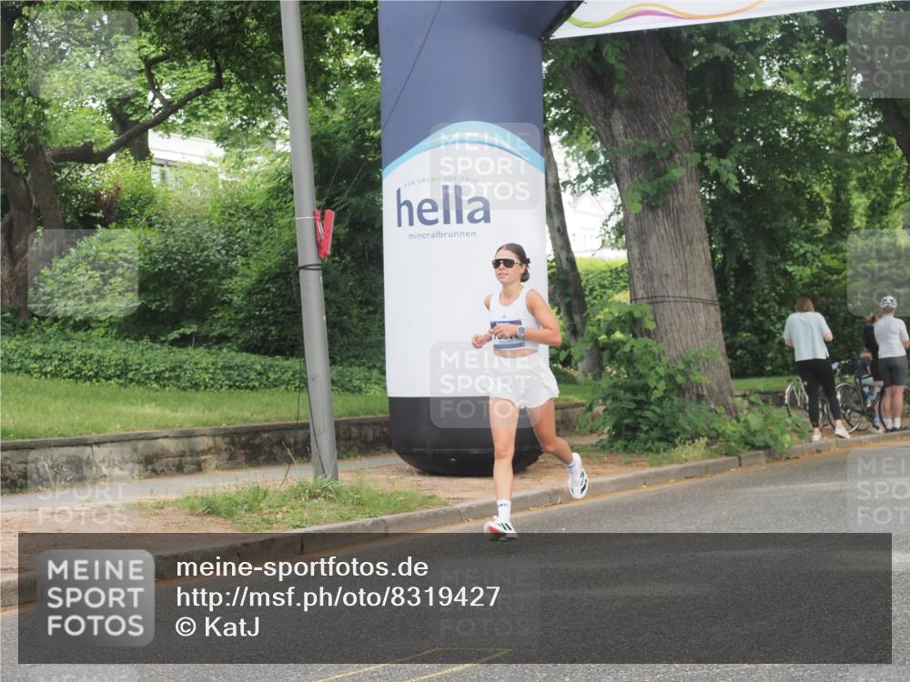 29.06.2025 - hella hamburg halbmarathon KatJ http://msf.ph/oto/8319427 29.06.2025 10:16:15 Zwischen KM18-KM19  meine-sportfotos.de