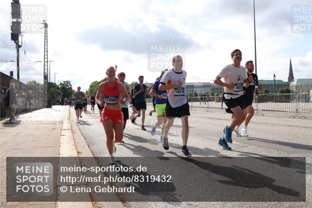 29.06.2025 - hella hamburg halbmarathon Lena Gebhardt http://msf.ph/oto/8319432 29.06.2025 09:47:53 Lombardsbrücke 994, 15965, 18216, 4602, 745, 5880, 1164, 1217, 1562, 2196, 2296, 2404, 2714, 2851, 4602, 5091, 5092, 5315, 5923, 6684, 6990, 8084, 8362, 8395, 8901, 9171, 9178, 9944, 10384, 10900, 10968, 11019, 11202, 11227, 11559, 11745, 12290, 12462, 12704, 12751, 12865, 13029, 13419, 13514, 13798, 13854, 14387, 14459, 14601, 14934, 14952, 15015, 15261, 15415, 15701, 15965, 16123, 16158, 16964, 17154, 18419 meine-sportfotos.de