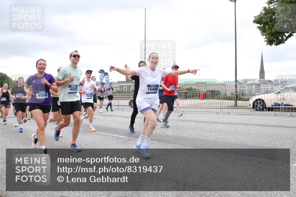 29.06.2025 - hella hamburg halbmarathon Lena Gebhardt http://msf.ph/oto/8319437 29.06.2025 10:57:10 Lombardsbrücke 18327, 8039, 4568, 4569, 10142, 2, 15, 15499, 1586, 1207, 2041, 2370, 2871, 2932, 3195, 3348, 3387, 3388, 3418, 3470, 3485, 3516, 3517, 3723, 3851, 4086, 4094, 4106, 4118, 4180, 4241, 4485, 4568, 4569, 4611, 4998, 5057, 5316, 5589, 5639, 5738, 5944, 6053, 6284, 6348, 6349, 6832, 6981, 7381, 7416, 7417, 7592, 7728, 7787, 7964, 8039, 8150, 8197, 8224, 8287, 8540, 8546, 8552, 8679, 8851, 8853, 9110, 9298, 9299 meine-sportfotos.de