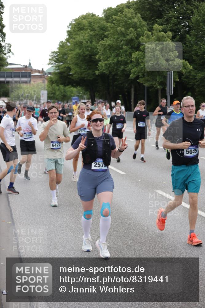 29.06.2025 - hella hamburg halbmarathon Jannik Wohlers http://msf.ph/oto/8319441 29.06.2025 10:39:16 Lombardsbrücke 2578, 2976, 3046, 4298, 4609, 4752, 5045, 5701, 6321, 6427, 6428, 6719, 6726, 6739, 7053, 7125, 7199, 7429, 8995, 9569, 9698, 9747, 9777, 10441, 10626, 10627, 10666, 10714, 10833, 11461, 11664, 11982, 12150, 12631, 12680, 13178, 13495, 14111, 14674, 14882, 15265, 15494, 16178, 17379, 17407, 17634, 17666, 17695, 18944, 19121 meine-sportfotos.de