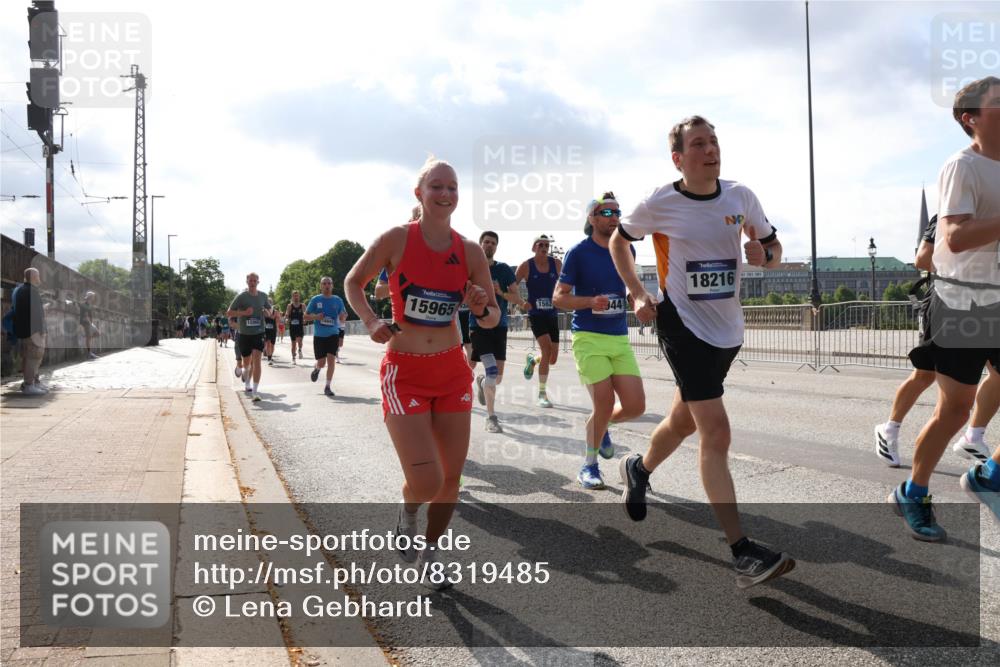 29.06.2025 - hella hamburg halbmarathon Lena Gebhardt http://msf.ph/oto/8319485 29.06.2025 09:47:53 Lombardsbrücke 12865, 15965, 1562, 44, 18216, 1164, 1217, 1562, 2196, 2296, 2404, 2714, 2851, 4602, 5091, 5092, 5315, 5923, 6684, 6990, 8084, 8362, 8395, 8901, 9171, 9178, 9944, 10384, 10900, 10968, 11019, 11202, 11227, 11559, 11745, 12290, 12462, 12704, 12751, 12865, 13029, 13419, 13514, 13798, 13854, 14387, 14459, 14601, 14934, 14952, 15015, 15261, 15415, 15701, 15965, 16123, 16158, 16964, 17154, 18419 meine-sportfotos.de