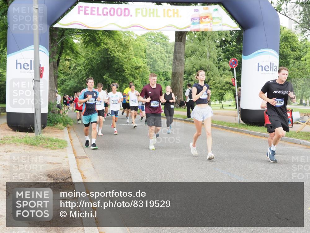 29.06.2025 - hella hamburg halbmarathon MichiJ http://msf.ph/oto/8319529 29.06.2025 10:37:09 Zwischen KM18-KM19 2020, 2234, 2504, 2788, 3414, 4247, 7297, 7657, 8819, 9770, 11819, 12421, 12670, 17745 meine-sportfotos.de
