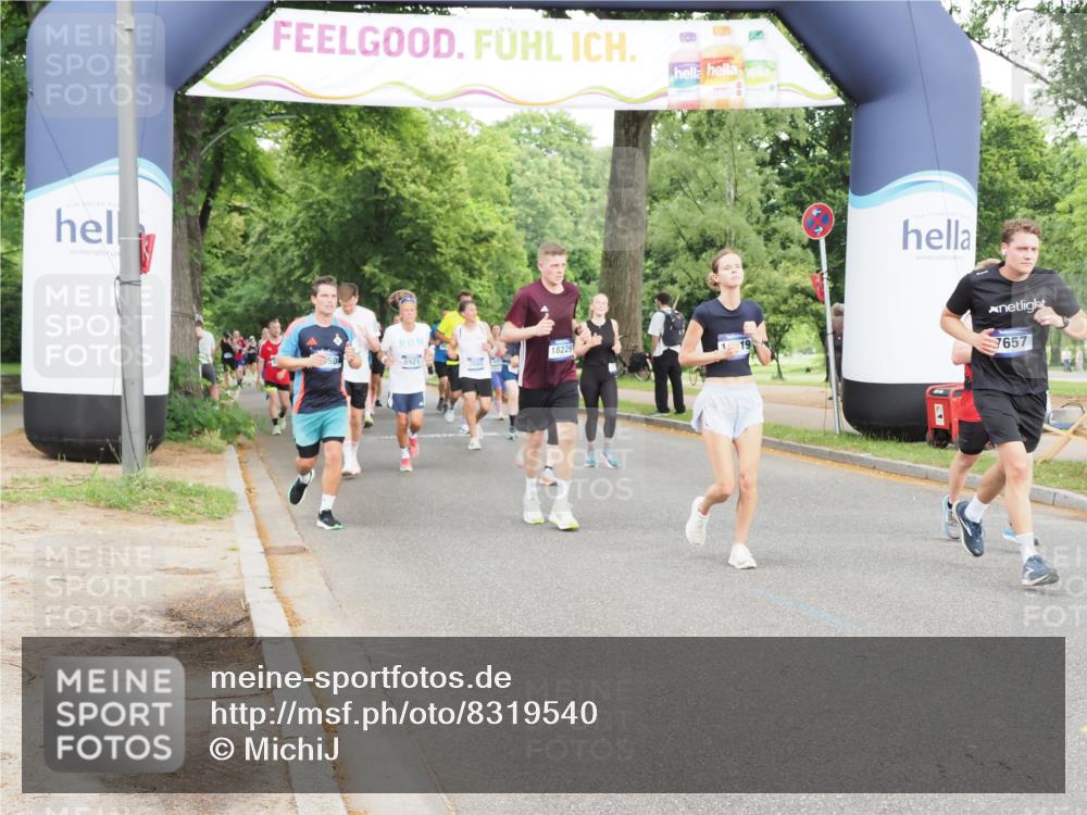 29.06.2025 - hella hamburg halbmarathon MichiJ http://msf.ph/oto/8319540 29.06.2025 10:37:09 Zwischen KM18-KM19 2020, 2234, 2504, 2788, 3414, 4247, 7297, 7657, 8819, 9770, 11819, 12421, 12670, 17745 meine-sportfotos.de