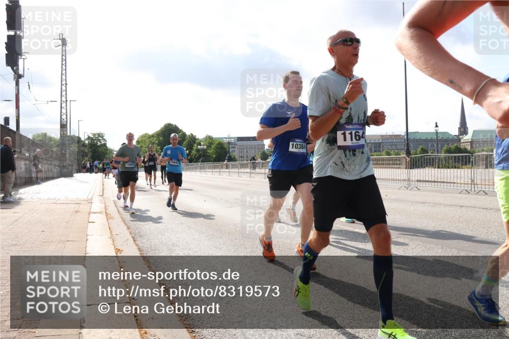 29.06.2025 - hella hamburg halbmarathon Lena Gebhardt http://msf.ph/oto/8319573 29.06.2025 09:47:54 Lombardsbrücke 18841, 12865, 10384, 1164, 1164, 1217, 1385, 1562, 1743, 2196, 2296, 2404, 2714, 2851, 4602, 5091, 5092, 5315, 5923, 6684, 6990, 8084, 8362, 8395, 8901, 9171, 9178, 9944, 10384, 10900, 10968, 11019, 11202, 11227, 11559, 11620, 11745, 12290, 12462, 12704, 12751, 12865, 13029, 13419, 13514, 13798, 13854, 14387, 14459, 14601, 14934, 14952, 15015, 15261, 15415, 15701, 15965, 16123, 16158, 16964, 17154, 18419 meine-sportfotos.de