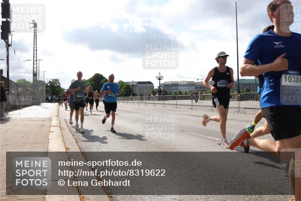 29.06.2025 - hella hamburg halbmarathon Lena Gebhardt http://msf.ph/oto/8319622 29.06.2025 09:47:54 Lombardsbrücke 18841, 12865, 14934, 10384, 1164, 1217, 1385, 1562, 1743, 2196, 2296, 2404, 2714, 2851, 4602, 5091, 5092, 5315, 5923, 6684, 6990, 8084, 8362, 8395, 8901, 9171, 9178, 9944, 10384, 10900, 10968, 11019, 11202, 11227, 11559, 11620, 11745, 12290, 12462, 12704, 12751, 12865, 13029, 13419, 13514, 13798, 13854, 14387, 14459, 14601, 14934, 14952, 15015, 15261, 15415, 15701, 15965, 16123, 16158, 16964, 17154, 18419 meine-sportfotos.de