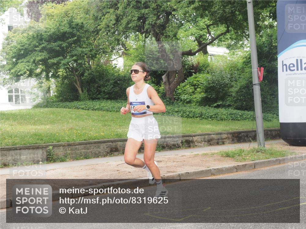 29.06.2025 - hella hamburg halbmarathon KatJ http://msf.ph/oto/8319625 29.06.2025 10:16:16 Zwischen KM18-KM19  meine-sportfotos.de