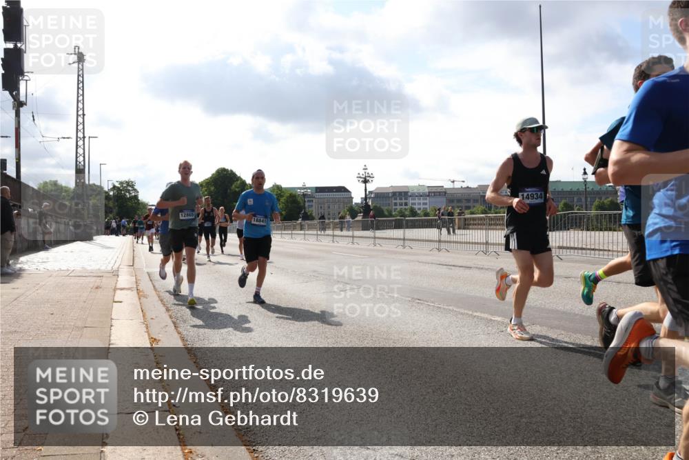 29.06.2025 - hella hamburg halbmarathon Lena Gebhardt http://msf.ph/oto/8319639 29.06.2025 09:47:54 Lombardsbrücke 12865, 18841, 14934, 1164, 1217, 1385, 1562, 1743, 2196, 2296, 2404, 2714, 2851, 4602, 5091, 5092, 5315, 5923, 6684, 6990, 8084, 8362, 8395, 8901, 9171, 9178, 9944, 10384, 10900, 10968, 11019, 11202, 11227, 11559, 11620, 11745, 12290, 12462, 12704, 12751, 12865, 13029, 13419, 13514, 13798, 13854, 14387, 14459, 14601, 14934, 14952, 15015, 15261, 15415, 15701, 15965, 16123, 16158, 16964, 17154, 18419 meine-sportfotos.de