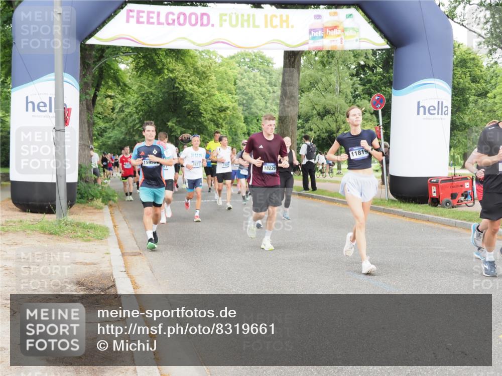 29.06.2025 - hella hamburg halbmarathon MichiJ http://msf.ph/oto/8319661 29.06.2025 10:37:09 Zwischen KM18-KM19 2020, 2234, 2504, 2788, 3414, 4247, 7297, 7657, 8819, 9770, 11819, 12421, 12670, 17745 meine-sportfotos.de