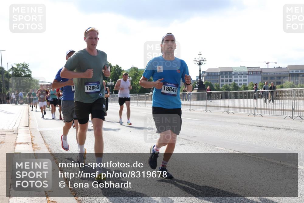 29.06.2025 - hella hamburg halbmarathon Lena Gebhardt http://msf.ph/oto/8319678 29.06.2025 09:47:55 Lombardsbrücke 12865, 18841, 1164, 1217, 1385, 1562, 1743, 2196, 2296, 2404, 2714, 2851, 3959, 4602, 5091, 5092, 5315, 5923, 6684, 6990, 8084, 8362, 8395, 8901, 9171, 9178, 9944, 10384, 10900, 10968, 11019, 11202, 11227, 11559, 11620, 11745, 12290, 12462, 12704, 12751, 12865, 13029, 13419, 13514, 13798, 13854, 14387, 14459, 14601, 14908, 14934, 14952, 15015, 15261, 15415, 15701, 15965, 16123, 16158, 16964, 17154, 18419 meine-sportfotos.de
