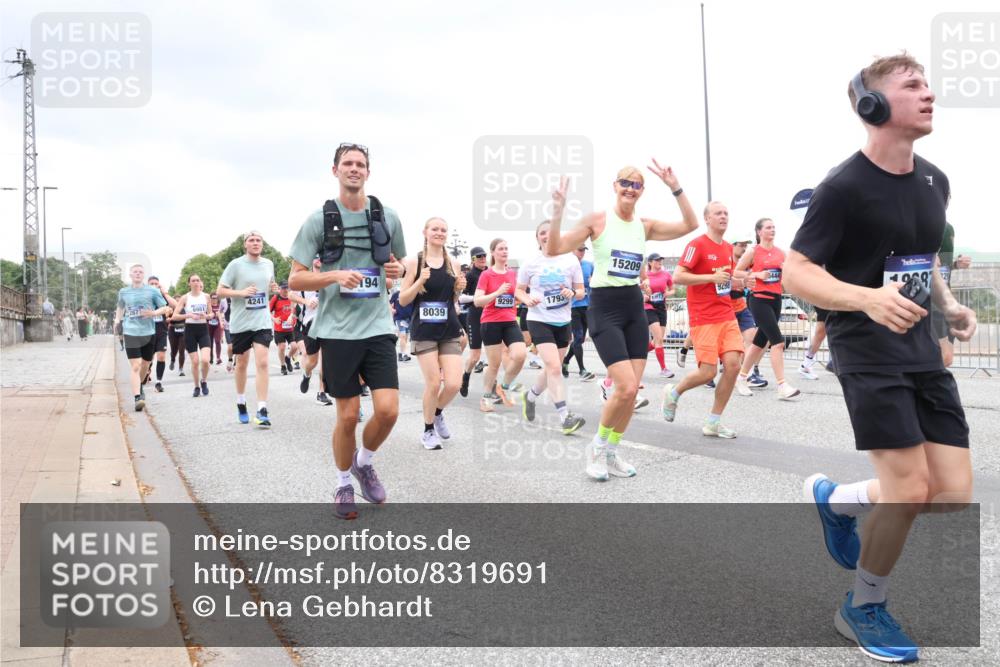29.06.2025 - hella hamburg halbmarathon Lena Gebhardt http://msf.ph/oto/8319691 29.06.2025 10:57:12 Lombardsbrücke 194, 4241, 6981, 9299, 1793, 8039, 15209, 9298, 1517, 5444, 10, 968, 1207, 2041, 2370, 2871, 2932, 3195, 3348, 3387, 3388, 3418, 3470, 3485, 3516, 3517, 3723, 3851, 4086, 4094, 4106, 4118, 4180, 4241, 4485, 4568, 4569, 4611, 4998, 5057, 5316, 5589, 5639, 5738, 5944, 6053, 6284, 6348, 6349, 6832, 6981, 7381, 7416, 7417, 7592, 7728, 7787, 7964, 8035, 8039, 8150, 8197, 8224, 8287, 8386, 8540, 8546, 8552, 8679, 8851, 8853, 9110, 9298, 9299 meine-sportfotos.de
