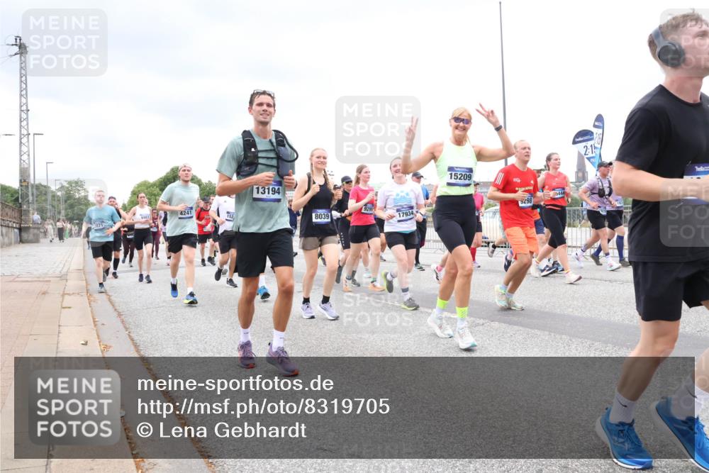 29.06.2025 - hella hamburg halbmarathon Lena Gebhardt http://msf.ph/oto/8319705 29.06.2025 10:57:13 Lombardsbrücke 4241, 6981, 13194, 9299, 8039, 17934, 15209, 5298, 2, 15, 1207, 2041, 2370, 2871, 2932, 3195, 3348, 3387, 3388, 3418, 3470, 3485, 3516, 3517, 3723, 3750, 3851, 4086, 4094, 4106, 4118, 4180, 4241, 4485, 4568, 4569, 4611, 4998, 5057, 5117, 5316, 5589, 5639, 5738, 5944, 6053, 6284, 6827, 6832, 6981, 7381, 7416, 7417, 7592, 7728, 7787, 7964, 8035, 8039, 8150, 8197, 8224, 8287, 8386, 8540, 8546, 8552, 8679, 8851, 8853, 8873, 9110, 9298, 9299 meine-sportfotos.de