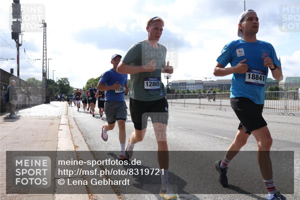 29.06.2025 - hella hamburg halbmarathon Lena Gebhardt http://msf.ph/oto/8319721 29.06.2025 09:47:56 Lombardsbrücke 3261, 12865, 18841, 1164, 1217, 1385, 1562, 1743, 2196, 2296, 2404, 2714, 2851, 3959, 4602, 5091, 5092, 5315, 5923, 6684, 6829, 6990, 8084, 8362, 8395, 8901, 9178, 9944, 10384, 10900, 10968, 11019, 11202, 11227, 11559, 11620, 11745, 12290, 12462, 12704, 12751, 12865, 13029, 13419, 13514, 13595, 13798, 13854, 14387, 14459, 14601, 14908, 14934, 14952, 15015, 15261, 15415, 15701, 15965, 16123, 16158, 16964, 17154, 18419 meine-sportfotos.de