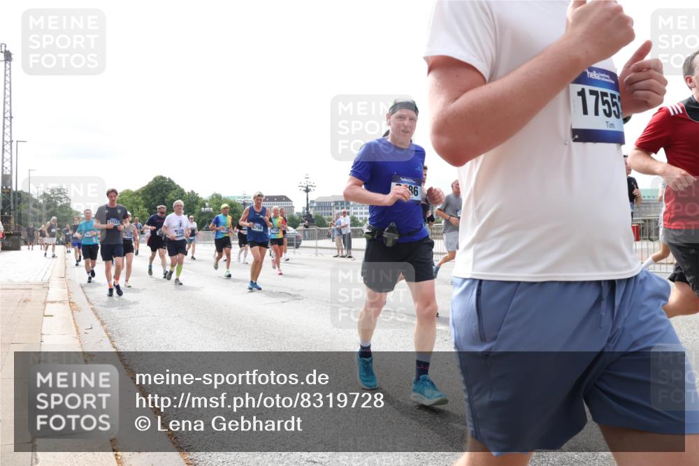 29.06.2025 - hella hamburg halbmarathon Lena Gebhardt http://msf.ph/oto/8319728 29.06.2025 10:22:42 Lombardsbrücke 17557, 5798, 7188, 96, 1755, 1029, 1187, 1419, 1598, 1853, 2022, 2294, 2351, 2479, 2766, 2886, 3003, 3029, 3034, 3108, 3430, 3457, 3511, 3600, 3601, 3910, 3946, 4113, 4114, 4131, 4556, 4559, 4829, 4969, 4970, 5079, 5223, 5343, 5629, 5798, 5838, 6030, 6048, 6049, 6303, 6307, 6347, 6820, 6826, 6899, 7097, 7188, 7190, 7266, 7276, 7529, 7794, 7925, 8355, 8511, 8855, 8931, 9256, 10205, 10826, 12190, 13921, 14525, 14801 meine-sportfotos.de