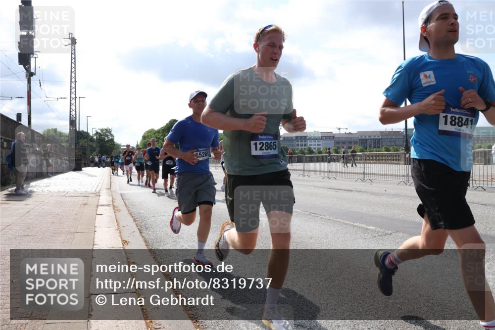 29.06.2025 - hella hamburg halbmarathon Lena Gebhardt http://msf.ph/oto/8319737 29.06.2025 09:47:56 Lombardsbrücke 14387, 5261, 12865, 18841, 1164, 1217, 1385, 1562, 1743, 2196, 2296, 2404, 2714, 2851, 3959, 4602, 5091, 5092, 5315, 5923, 6684, 6829, 6990, 8084, 8362, 8395, 8901, 9178, 9944, 10384, 10900, 10968, 11019, 11202, 11227, 11559, 11620, 11745, 12290, 12462, 12704, 12751, 12865, 13029, 13419, 13514, 13595, 13798, 13854, 14387, 14459, 14601, 14908, 14934, 14952, 15015, 15261, 15415, 15701, 15965, 16123, 16158, 16964, 17154, 18419 meine-sportfotos.de