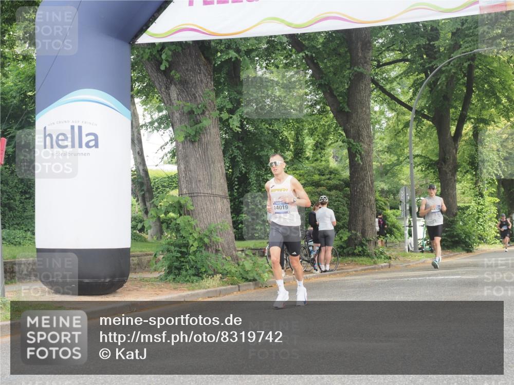 29.06.2025 - hella hamburg halbmarathon KatJ http://msf.ph/oto/8319742 29.06.2025 10:16:22 Zwischen KM18-KM19  meine-sportfotos.de
